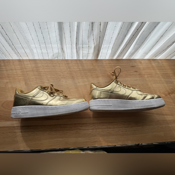✨Nike Air Force 1 Metallic Gold✨ - Picture 2 of 15